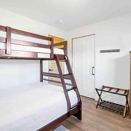 2 Bedroom Getaway On The River/Close To Marina Belle River Extérieur photo