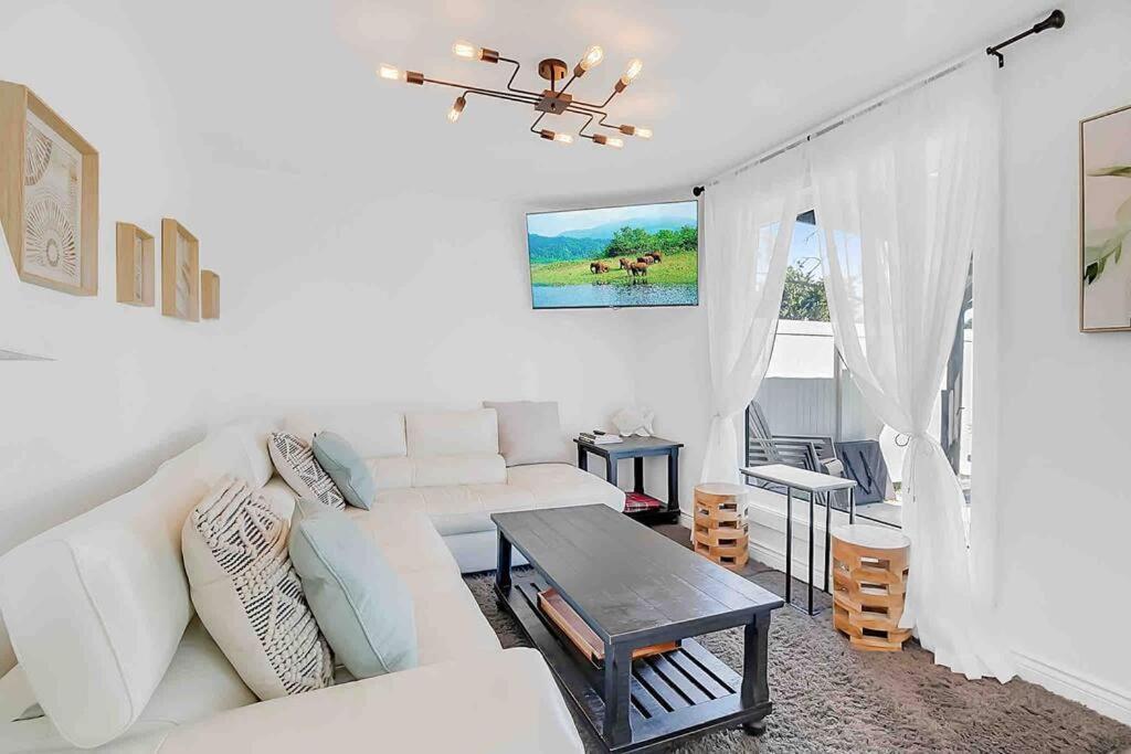 2 Bedroom Getaway On The River/Close To Marina Belle River Extérieur photo