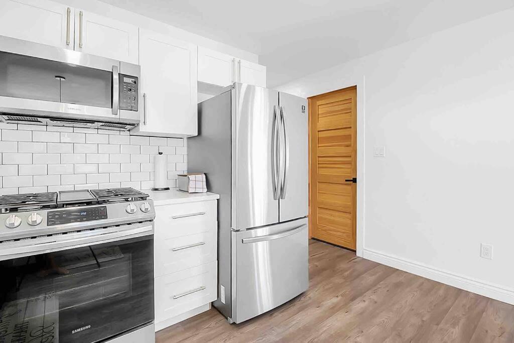2 Bedroom Getaway On The River/Close To Marina Belle River Extérieur photo