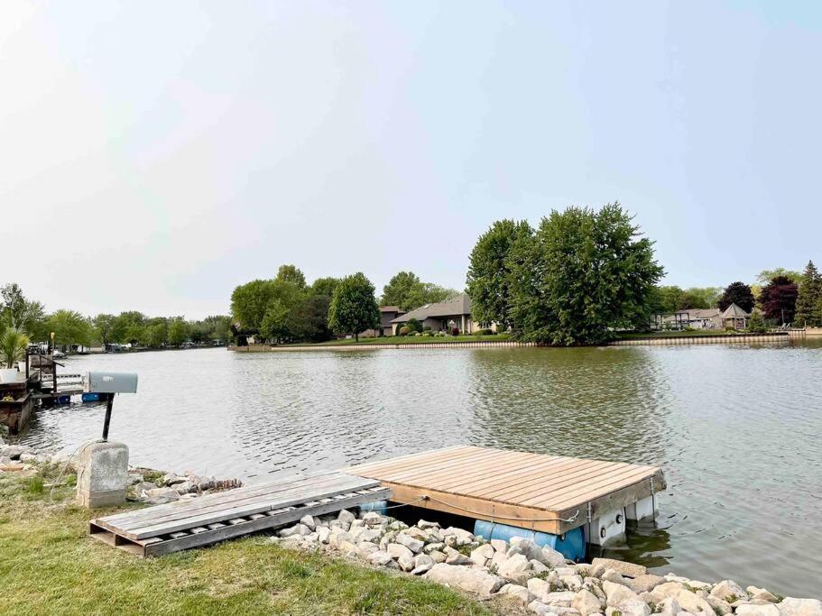 2 Bedroom Getaway On The River/Close To Marina Belle River Extérieur photo