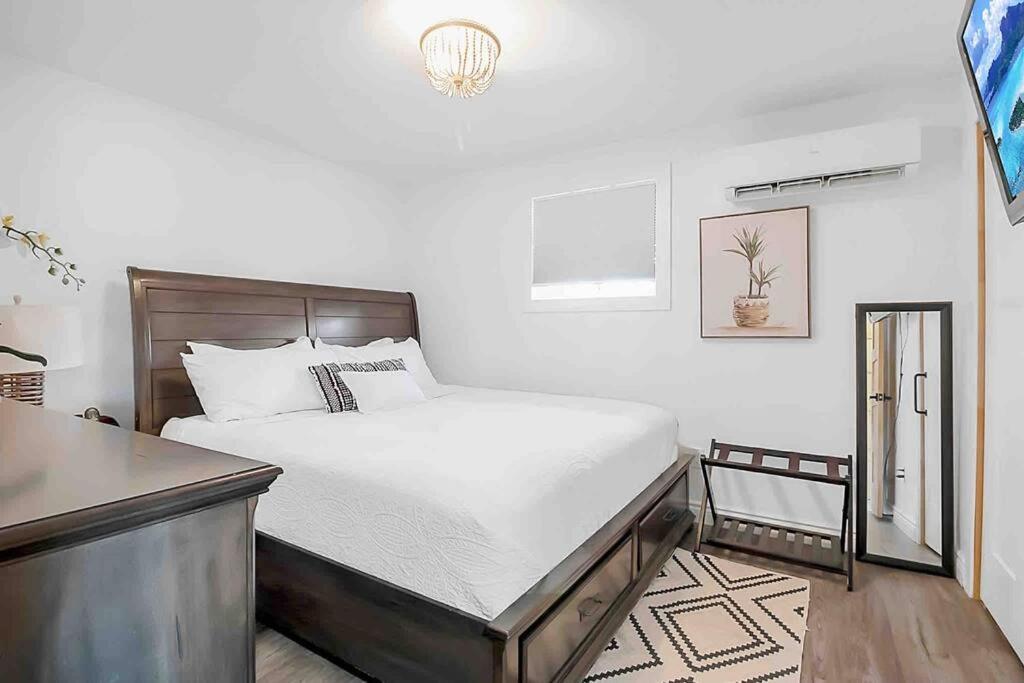 2 Bedroom Getaway On The River/Close To Marina Belle River Extérieur photo