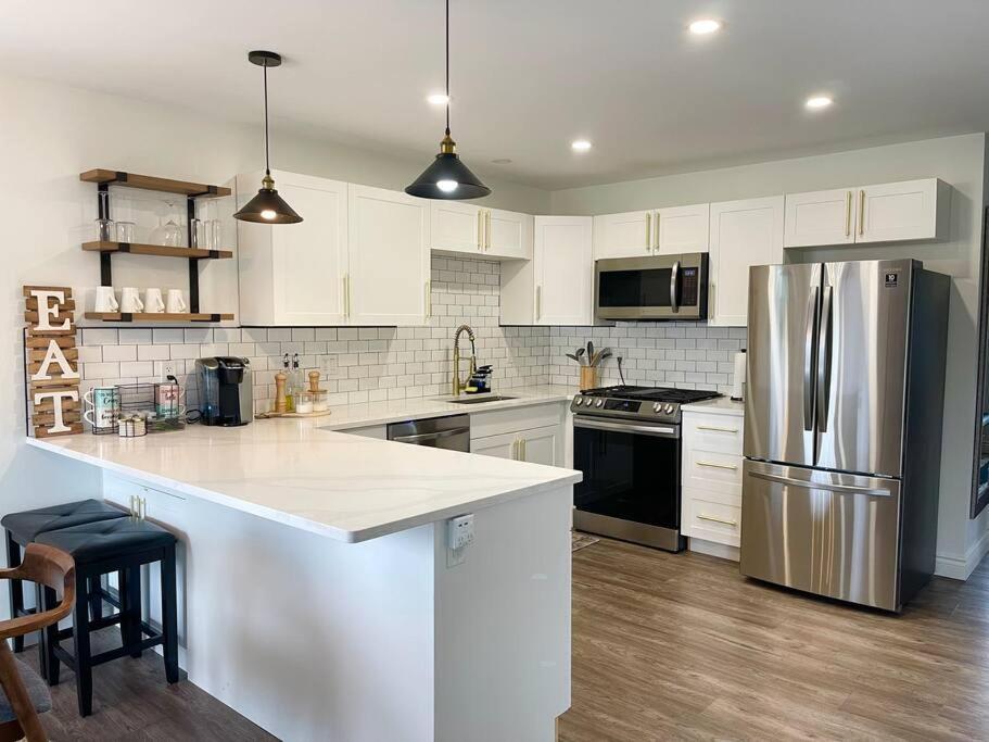 2 Bedroom Getaway On The River/Close To Marina Belle River Extérieur photo