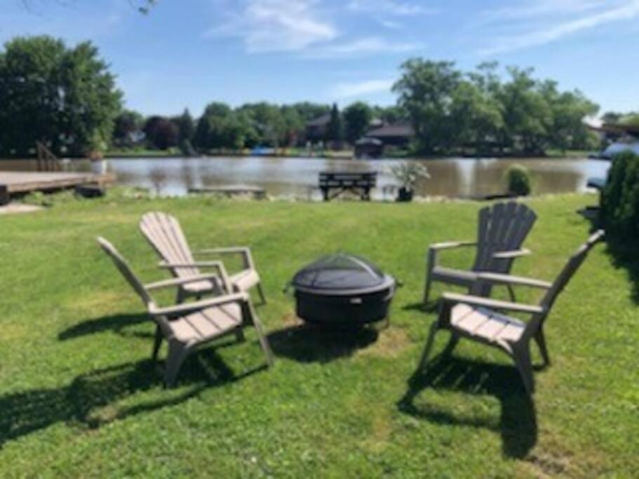 2 Bedroom Getaway On The River/Close To Marina Belle River Extérieur photo