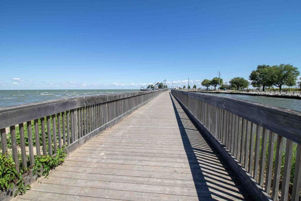 2 Bedroom Getaway On The River/Close To Marina Belle River Extérieur photo