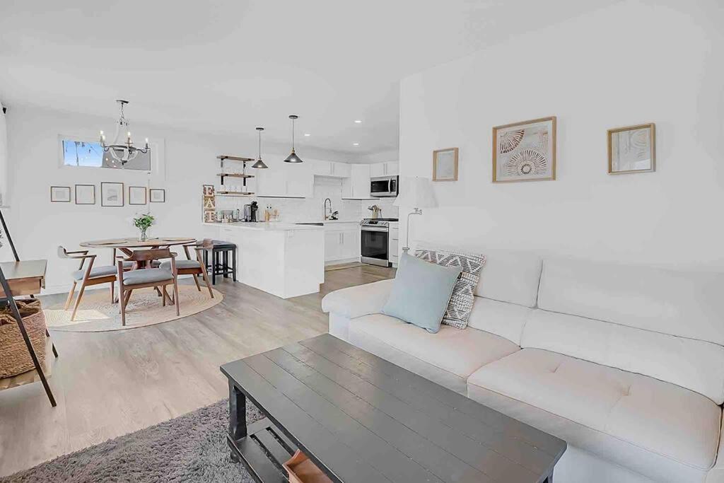 2 Bedroom Getaway On The River/Close To Marina Belle River Extérieur photo