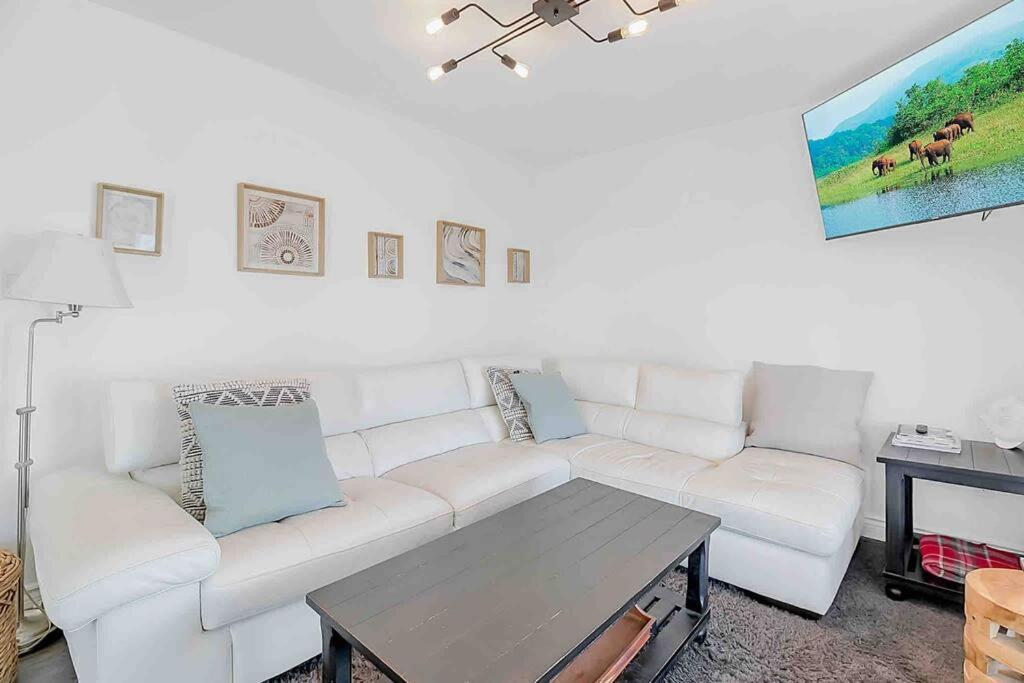 2 Bedroom Getaway On The River/Close To Marina Belle River Extérieur photo