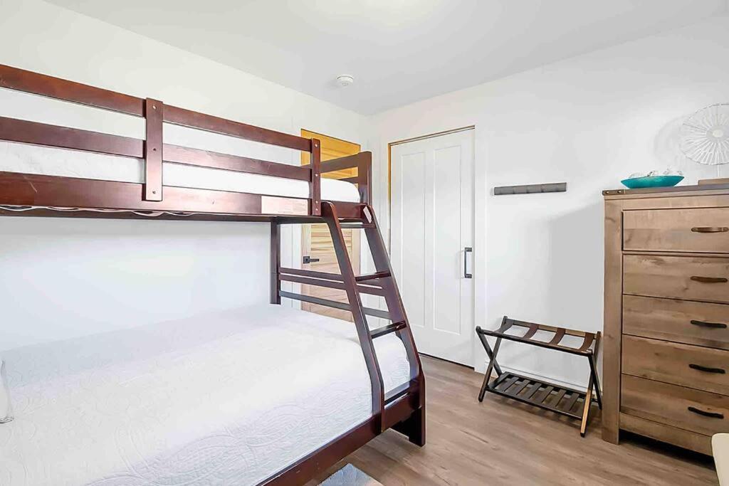 2 Bedroom Getaway On The River/Close To Marina Belle River Extérieur photo